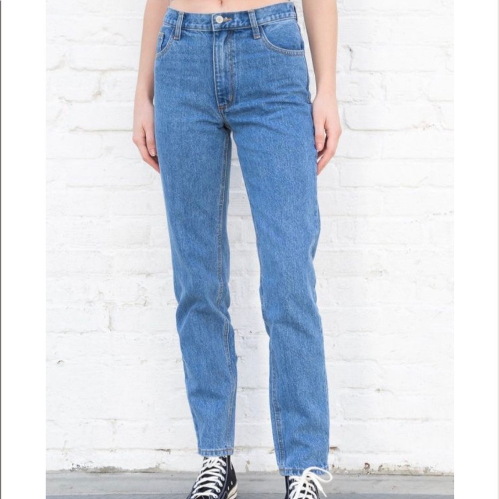 CARLY LIGHT WASH JEANS S Brandy Melville